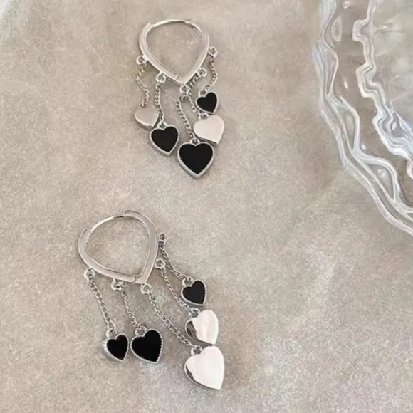 Black Heart Tassel Hoop Silver Dangle Hearts Earrings NWT - Picture 5 of 7